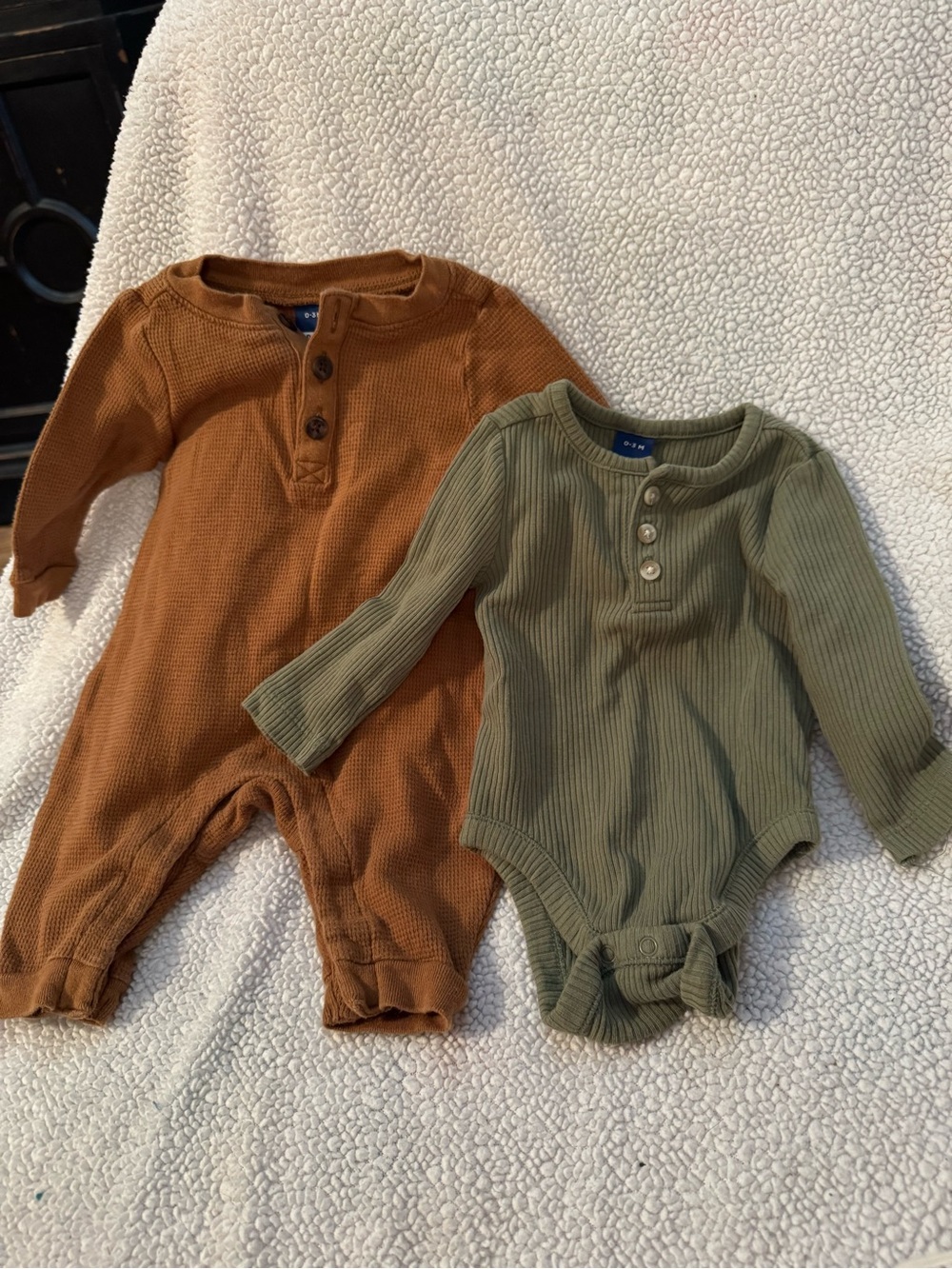 Old Navy Ribbed One-Piece Long Sleeve Rompers in Olive and Rust B7